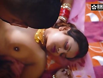 Round Indian lass with massive bra-stuffers is getting screwed from the nigh and enjoying it