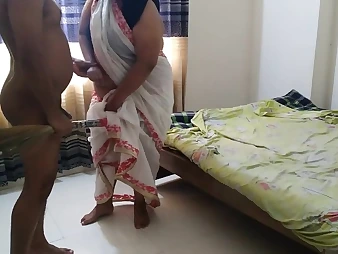 Sexually aroused Indian Milf gets ruined by a stranger's stiff spear in a milky saree