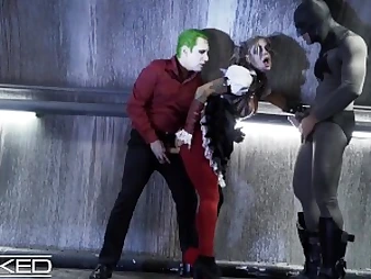 Harley Quinn gets brutally double-teamed by Joker & Batman in Wicked cosplay gig