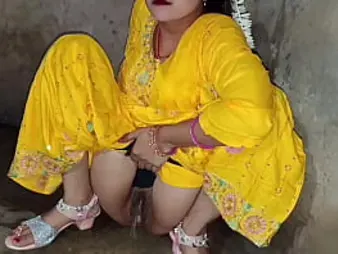 Cauple95's Desi maid gets muddy with dirty talk Hindi audio