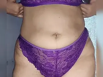 Watch Desi Bhabhi Indian Cougar strip down and taunt on webcam - Indian Bhabhi