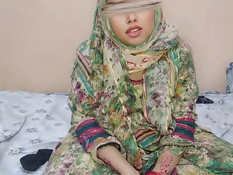 Molten Desi Hijabi Stepsister-Bhabi Ko Pail Diya gets a cobwebby surprise newcomer disabuse of her hijab-wearing stepmom