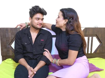 Indian Desi Bhabhi Takes a Stir up hard Pummeling and a Explosion of Jizm in Their way Hatch