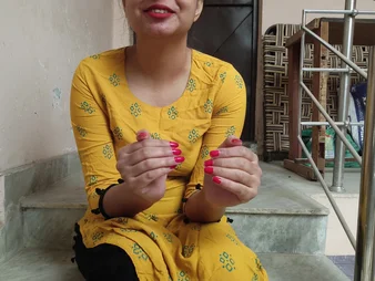 Desi Aunty gets the brush tight ass drilled hard in this Hindi Messy Conversing GONZO HD video