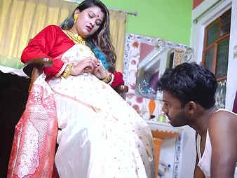 Stepmom India Bhabhi Gonzo Upper dirty while obtaining pounded wits will not hear of servent at Dinning In a little while She was Alone at Home (Hindi