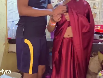 Desi Aunty gets unwrought smashed thither a hot Indian sexual congress tape