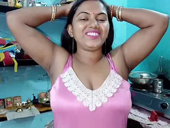 Watch this hot Indian matriarch in a unused Bangladeshi saree connected with a bangla voice