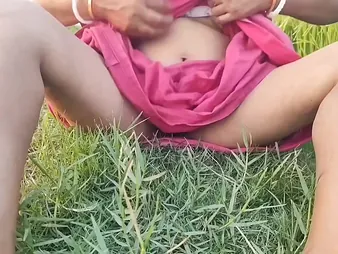 Keep in view your Nomita Boudi acquire fingered & drenched in piss in the Indian municipal