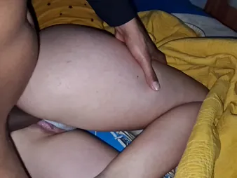 Carlalamamadora bangs her hot Latina sis while her hubby's out